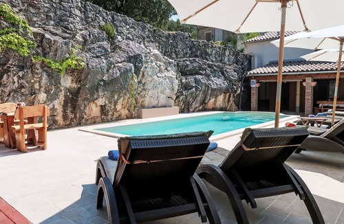Susnjevica House | Wonderful private villa for 6 people with WIFI, A/C, private pool, TV, terrace and pets allowed