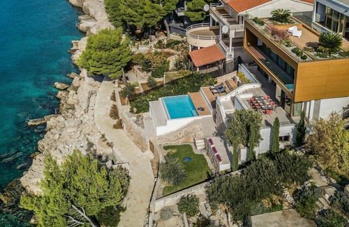 Primosten Burnji Villa | Wonderful private villa for 10 people with private pool, WIFI, A/C, TV and terrace