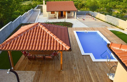 Velim House | Wonderful private villa with hot tub, private pool, WIFI, A/C, TV, patio and pets allowed