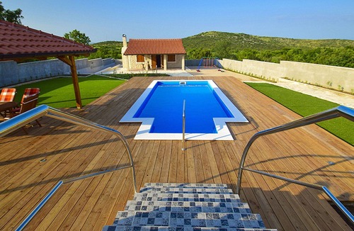 Velim House | Wonderful private villa with hot tub, private pool, WIFI, A/C, TV, patio and pets allowed