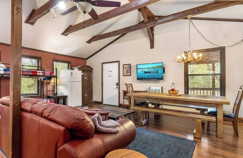 Miami House | Wonderful Rustic Cabin with Barbecue in Miami, Oklahoma