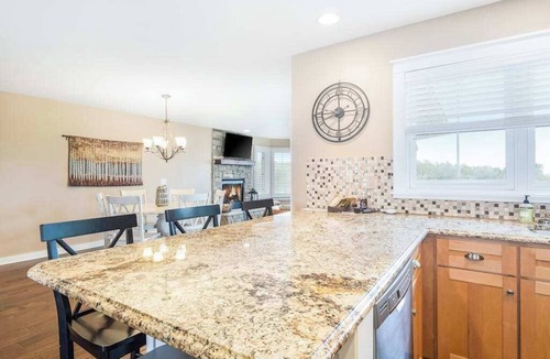Thompsonville Condo | Wonderful Ski-in/Ski-out Townhome W/Shared Pool, Free WiFi, & Modern Decor