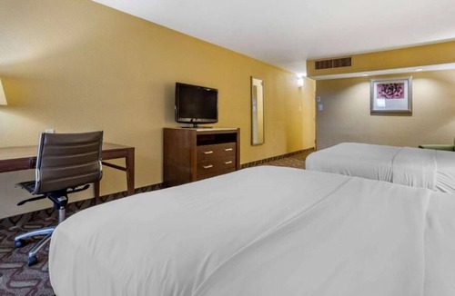 Roswell House | Wonderful Stay! 4 Spacious Units, Free Breakfast, Free Parking, Pet-friendly