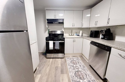 South Hills House | Wonderful stylish 2 King bed 1.5 bath home