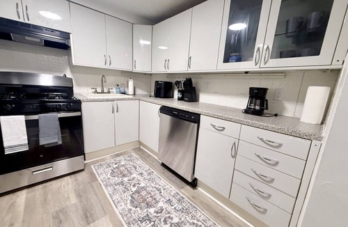 South Hills House | Wonderful stylish 2 King bed 1.5 bath home