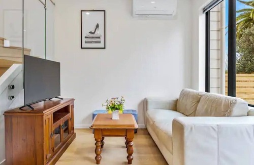 Mangere House | Wonderful Three Bedroom with Garage!