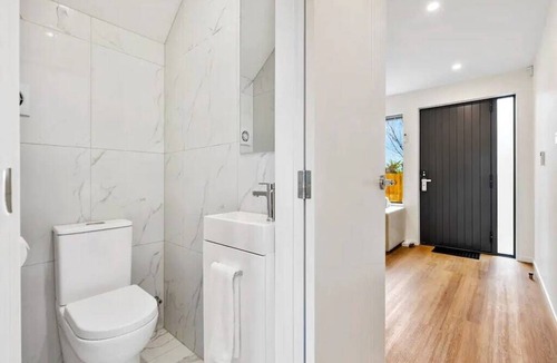 Mangere House | Wonderful Three Bedroom with Garage!