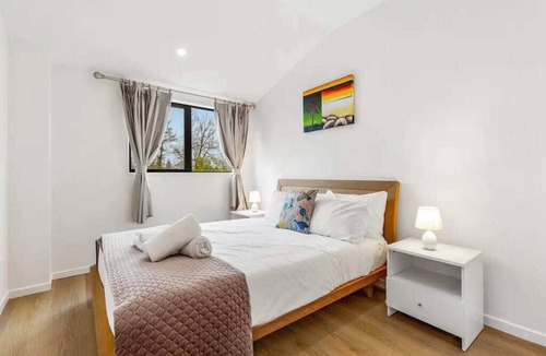 Mangere House | Wonderful Three Bedroom with Garage!