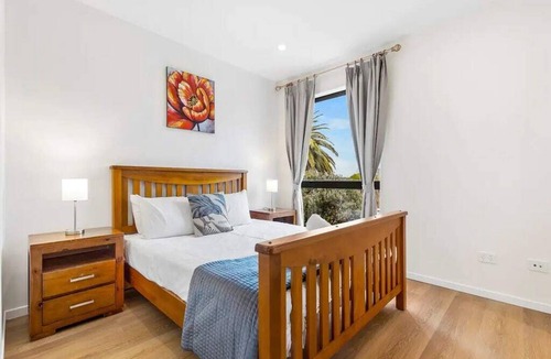 Mangere House | Wonderful Three Bedroom with Garage!