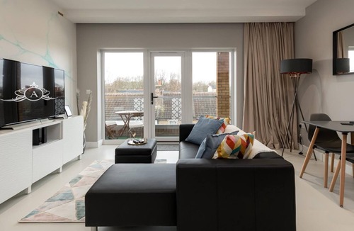 Gillingham Apartment | Wonderful Top-Floor Apartment