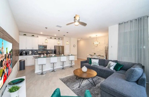 Four Corners Ski Chalet | Wonderful Townhouse 4Beds/3Bath/Pool/18Min From Disney