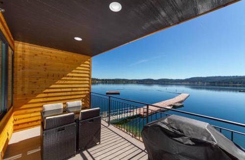 Valley House | Wonderful Triplex Unit With Spectacular Lake View!