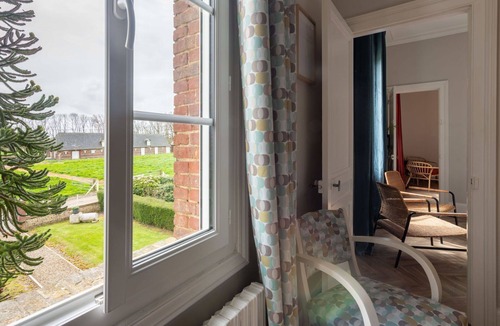 Colleville House | Wonderful villa for 6 guests with WIFI, TV and pets allowed