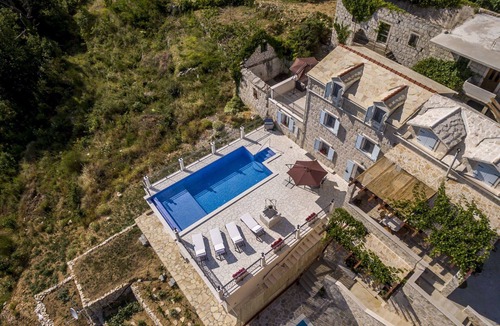 Jesenice House | Wonderful villa for 6 people with A/C, WIFI, private pool, TV and patio