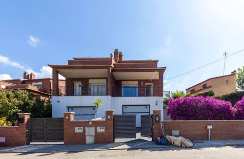 El Castell de Montornes House | Wonderful villa for 8 people with A/C, WIFI, TV, patio, pets allowed and parking