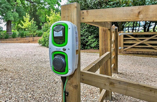 Yardley Gobion House | Wonderful villa for 17 people with hot tub, WIFI, terrace and pets allowed