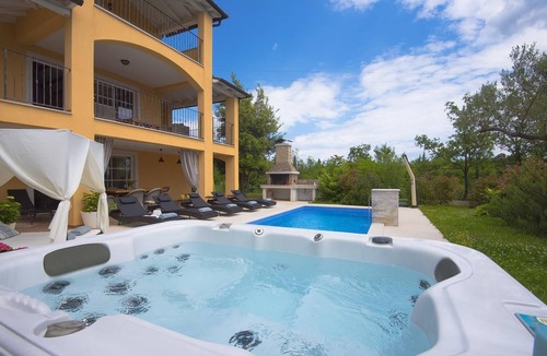 Rakalj House | Wonderful villa with pool, jacuzzi, sauna, gym