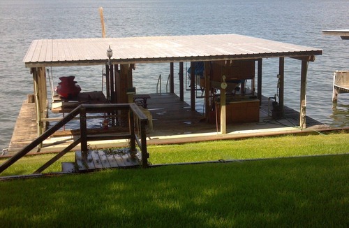 West Livingston House | Wonderful Waterfront Home