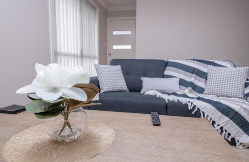 Bletchington House | Wonderful Windred Modern, Comfy, Quiet