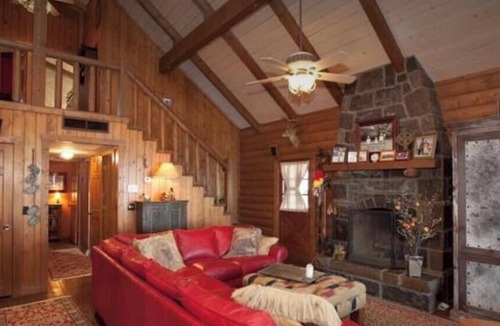 Tia Juana Cabin | Wonderful wood lodge with 200’ lakefront. Dock Well appointed and stocked.