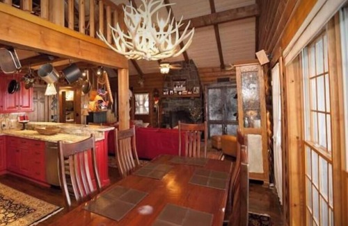 Tia Juana Cabin | Wonderful wood lodge with 200’ lakefront. Dock Well appointed and stocked.
