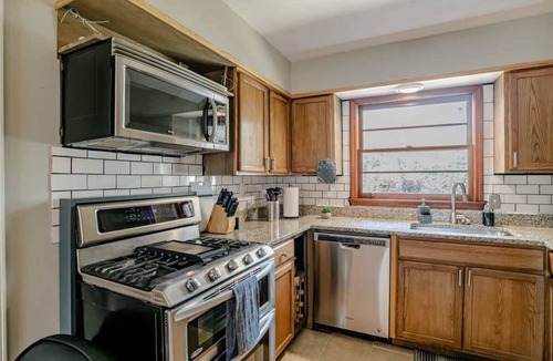 Mobile House | Wonderstruck on Wendover- 20 Mins to Downtown