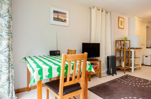 Hepworth Apartment | Wood Bank Studio Apartment