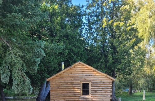 Markdale Cabin | Wood cabin by the river