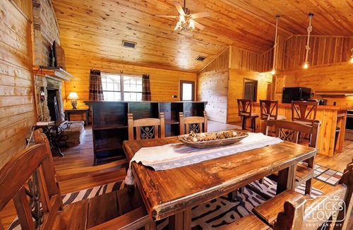Gober Cabin | Wood Cabin in the wilderness at Bonham, Texas