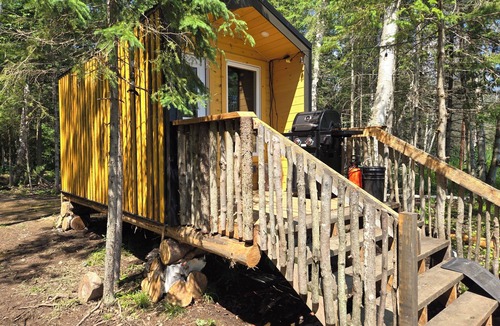 Golden Lake Cabin | Wood Duck Cabin, No Neighbours, Drive too, Pet Friendly