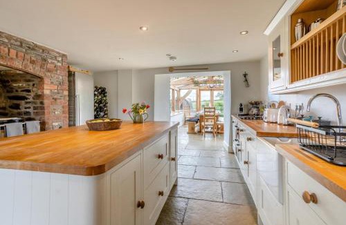 Llanfihangel Tal-y-llyn House | Wood Farm Barn