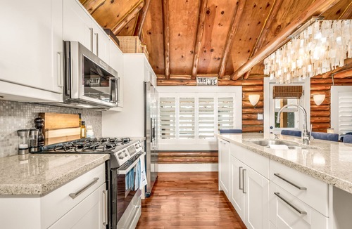 Ramara Cottage | Wood fired Hot Tub- Lakeside Cottage compound