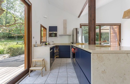 Hieres-sur-Amby House | Wood frame architect house