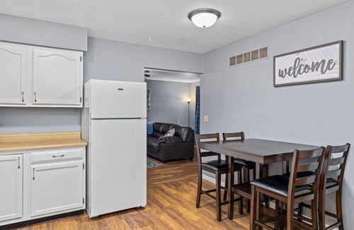 Sunnyland House | WOOD`INN 2 - Comfy 2BD close to DT Peoria