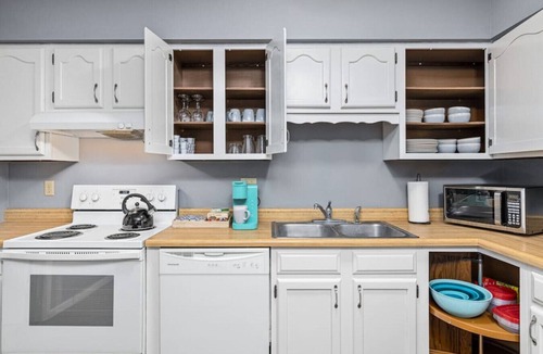 Sunnyland House | WOOD`INN 2 - Comfy 2BD close to DT Peoria