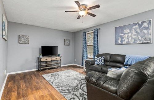 Sunnyland House | WOOD INN 2 Comfy 2BD close to DT Peoria