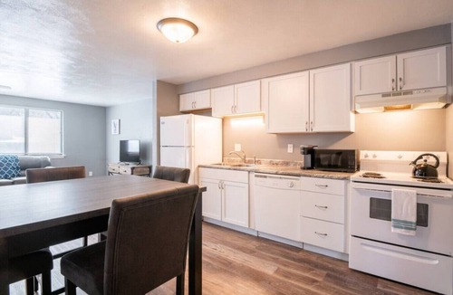 Sunnyland Apartment | WOOD`INN - Cozy 2BD over the bridge