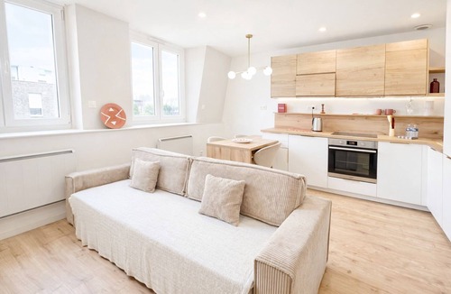 Mons-en-Baroeul Apartment | Wood & Light Escapade