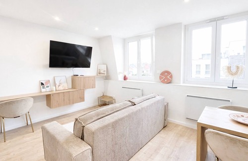 Mons-en-Baroeul Apartment | Wood & Light Escapade