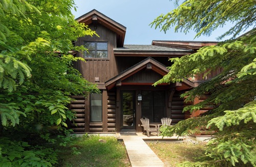 Lac Superieur Village Cabin | Wood log cabin | Spa + Gym + Kids Club