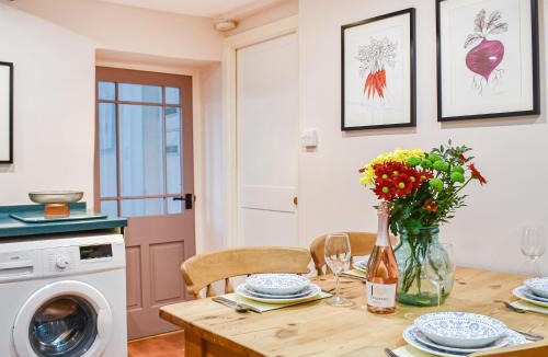 Nether Burrow House | Woodbine Cottage