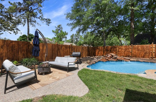 Kingwood Villa | Woodbridge Bungalow - Near IAH 4BD 2BTH Spa