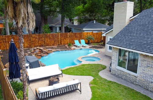 Kingwood Villa | Woodbridge Bungalow - Near IAH 4BD 2BTH Spa