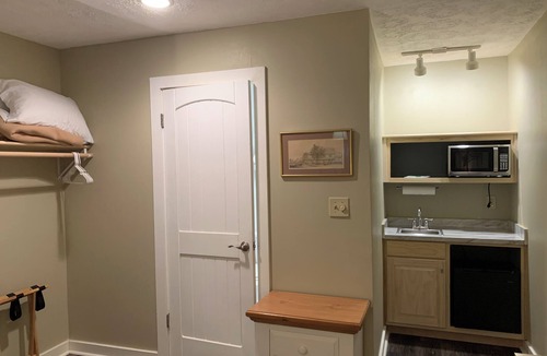 Jasper Hotel | Woodbridge Inn & Tavern