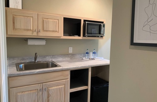 Jasper Hotel | Woodbridge Inn & Tavern