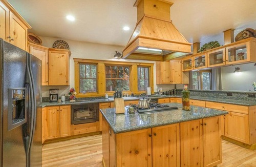 Ridgewood House | Woodchuck Luxury Lodge Hot Tub & Game Room