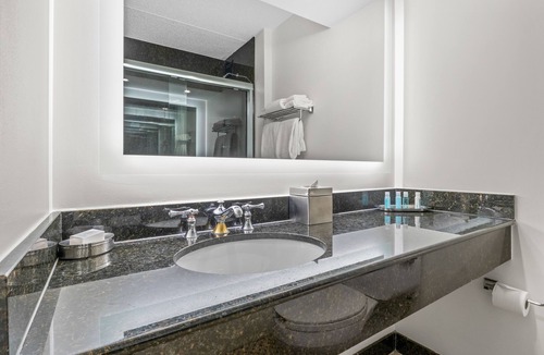 Perinton Hotel | Woodcliff Hotel and Spa