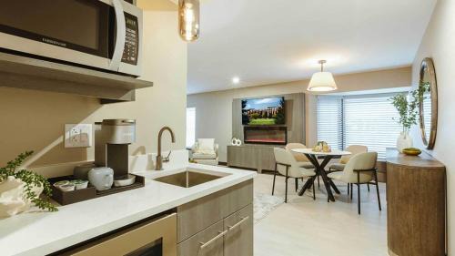 Perinton Hotel | Woodcliff Hotel and Spa