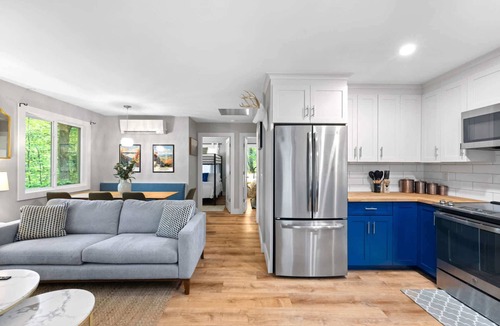 New Market House | Wooded cabin w/hot tub & BBQ grill