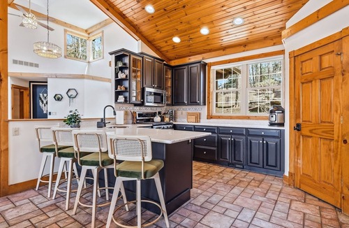 The Galena Territory Cabin | Wooded Escape 5 Ensuites Fire Table Hot Tub Games Luxe Amenities